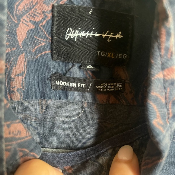 Quicksilver XL Shortsleeve Button Up - Picture 2 of 3